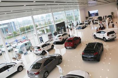 车企暴雷，经销商连夜跑路？今年买车前，这四个